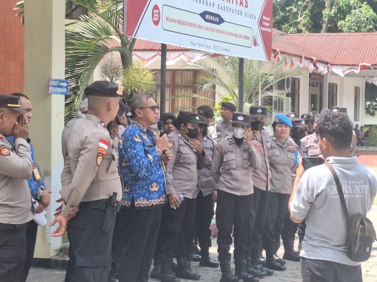 Kawal Keamanan dan Ketertiban Aksi Masa : 80 Personel Polres Sikka di Siagakan.