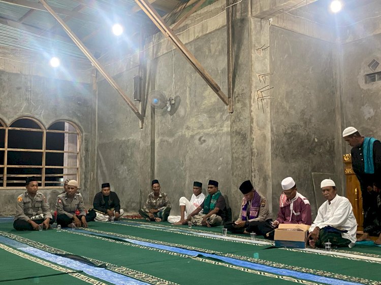 Personil Polres Sikka Laksanakan Sholat Tarawih berjamaah dan Tadarus Al-Quran selama bulan suci Ramadhan 1446 H.