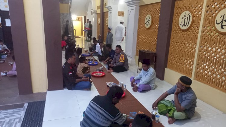 Kegiatan Buka Puasa Bersama dan Sholat Maghrib Berjamaah di Masjid Al Muhajirin Perumnas Maumere.