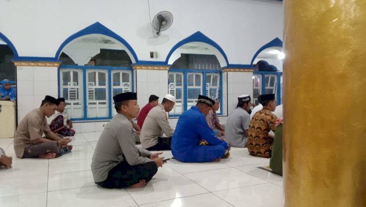 Pengamanan dan Monitoring Pelaksanaan Kegiatan Sholat Tarawih dan Witir di Wilayah Hukum Polres Sikka