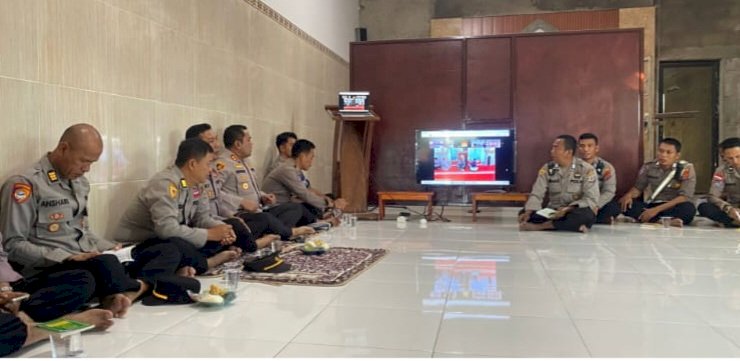 PERSONEL POLRES SIKKA LAKSANAKAN PEMBINAAN ROHANI ( BINROH ) UNTUK MENINGKATKAN IMAN DAN TAQWA