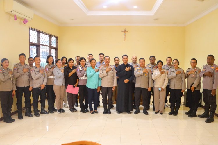 Polres Sikka dan Polsek Jajaran Laksanakan Pembinaan Rohani Serentak, Wujudkan Anggota Polri yang Beriman dan Berakhlak Mulia