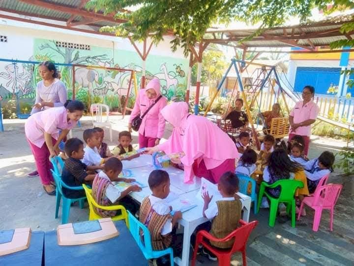 Pondok Baca Kampung Kabor Maumere, Berkolaborasi Bersama Yayasan Kemala Bhayangkari Sikka Membangun Literasi  Dan KarakterAnak.