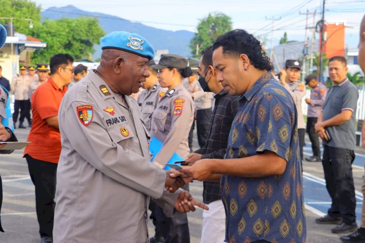 Disiplin dan Kesiapsiagaan Jadi Fokus: Polres Sikka Gelar Apel Pagi Rutin, Pemeriksaan Personel, dan Latihan Beladiri