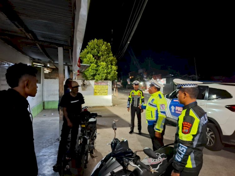 Satuan Lalu Lintas Polres Sikka Laksanakan Kegiatan Patroli Lampu Biru Di Wilayah Hukum Polres Sikka