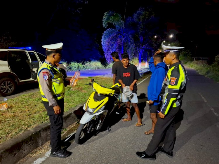 Sat Lantas Polres Sikka Laksanakan Kegiatan Patroli Lampu Biru di Wilayah Hukum Polres Sikka