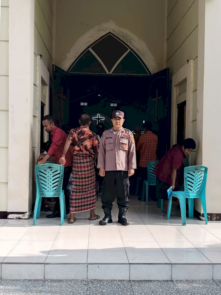 “Polsek Waigete Hadirkan Rasa Aman di Gereja Lewat Patroli Minggu Kasih”