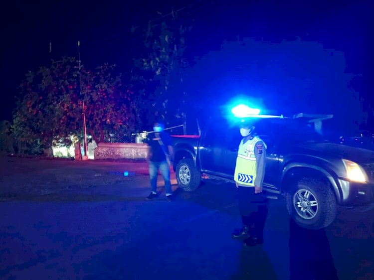 Personil Polsek Waigete Polres Sikka Pantau Situasi Pasca Erupsi Gunung Lewotobi Laki-laki