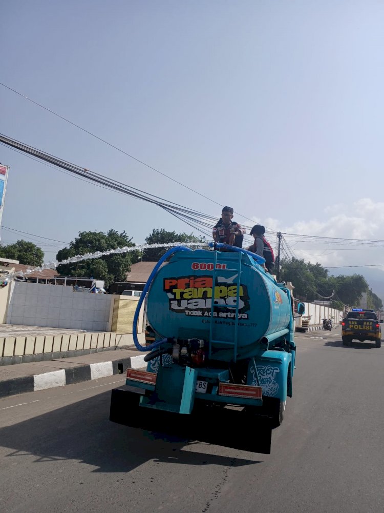 GERAK CEPAT UNIT TURJAWALI SAT SAMAPTA POLRES SIKKA MENANGGAPI DAMPAK DEBU ABU VULKANIK PASCA LETUSAN /ERUPSI GUNUNG LEWOTOBI LAKI-LAKI