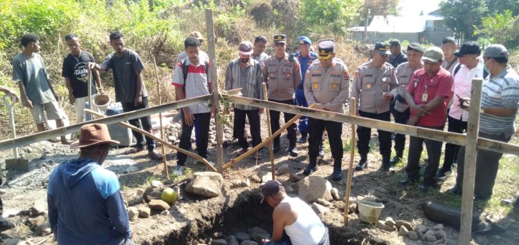 KAPOLRES SIKKA MELAKUKAN KUNJUNGAN KERJA DAN PELETAKAN BATU PERTAMA PEMBANGUNAN RUMDIS POLSUBSEKTOR PALUE