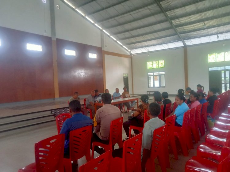 Perkuat Sinergi Keamanan, Bhabinkamtibmas Wuliwutik Gelar Koordinasi Bersama Pastor dan Dewan Paroki Nita.