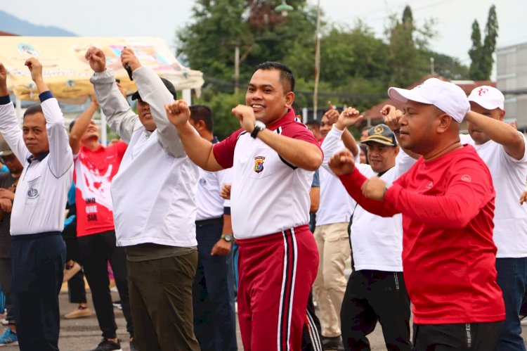 HUT Bhayangkara ke-79, Polres Sikka Wujudkan “Polri untuk Masyarakat” Lewat Jalan Sehat, Bakti Kesehatan, dan Door Prize