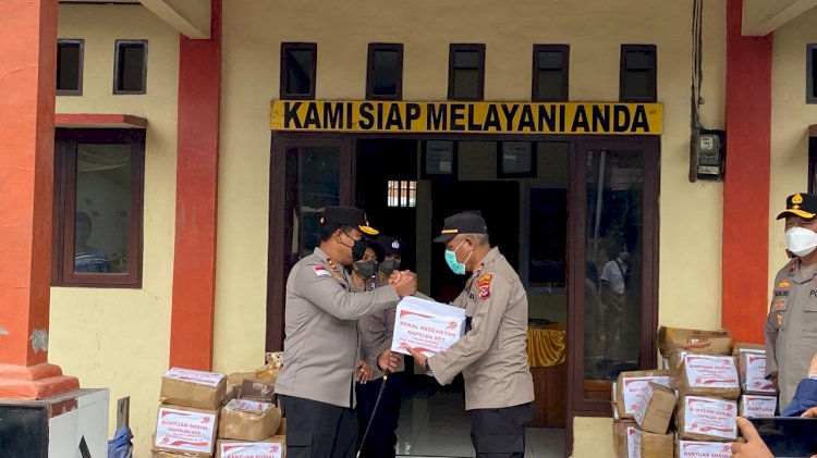 Kapolda NTT Tinjau Polsek Wulanggitang dan Beri Tali Asih untuk Personel Terdampak Erupsi
