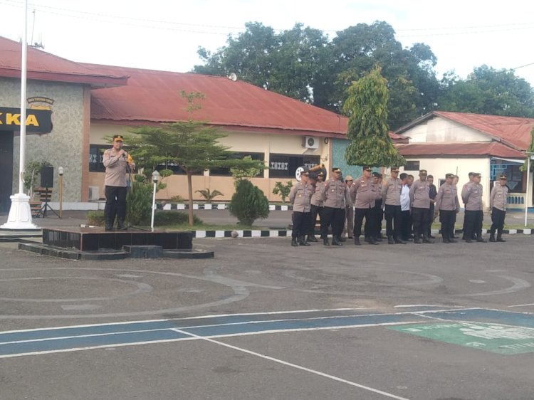 Polri Untuk Masyarakat: Kapolres Sikka Tekankan Disiplin Dan Kepatuhan Hukum Kepada Seluruh Personel Polres Sikka.