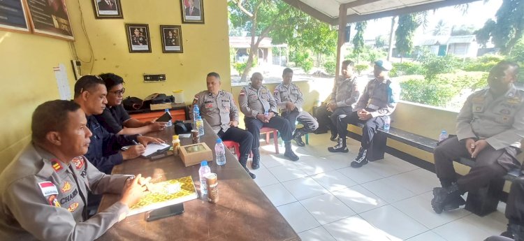 POLRI UNTUK MASYARAKAT : GIAT SOSIALISASI DAN KONSELING PERSONIL DALAM RANGKA MEMINALISIR PELANGGARAN YANG DI LAKUKAN OLEH ANGGOTA POLRI OLEH HUMAS DAN PROPAM POLRES SIKKA SERTA SOSIALISASI PENGGUNAAN MEDSOS