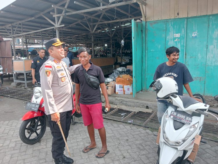 Kapolres Sikka Tinjau Langsung Aktivitas Pasar Maumere, Pastikan Keamanan dan Stabilitas Ekonomi