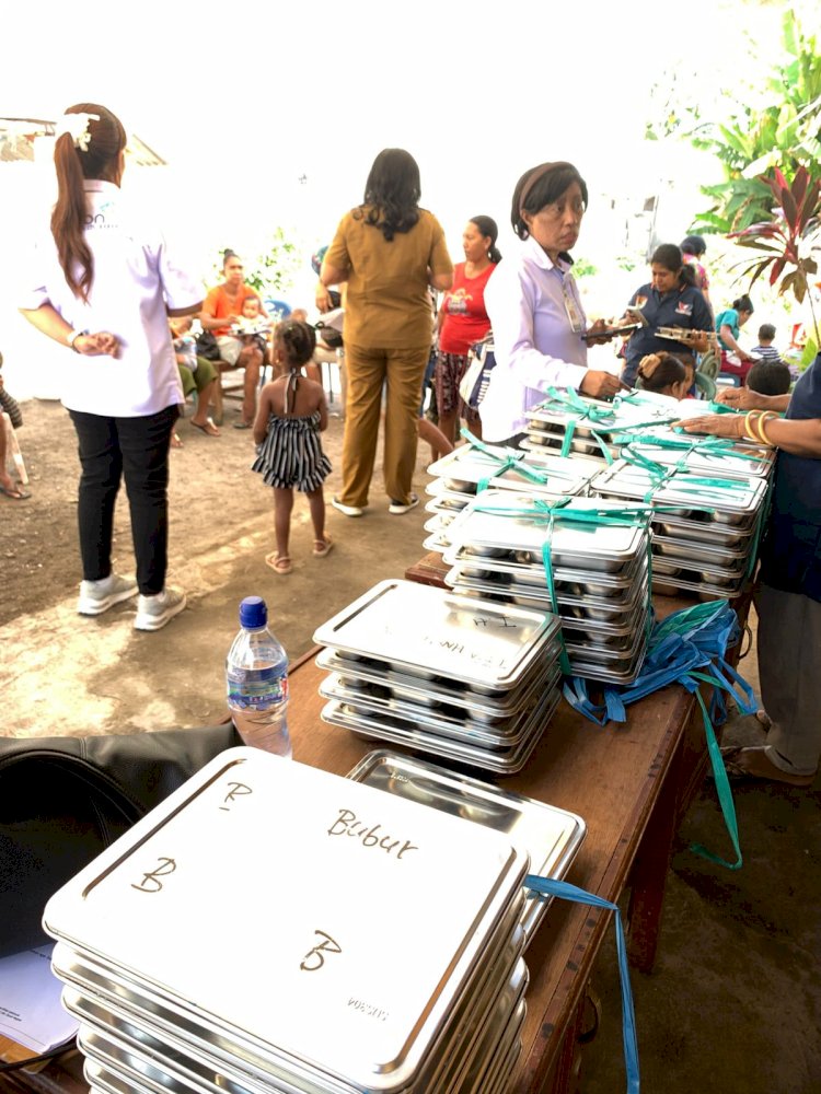 Polri Untuk Masyarakat : Kegiatan Penyaluran Program Makan Bergizi Gratis (MBG) Di Wilayah Kab. Sikka