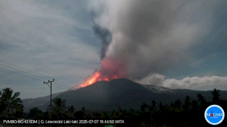 Gunung Lewotobi Laki-laki Meletus Hebat, Kolom Abu Capai 13.000 Meter – Status Tetap Level IV (Awas)