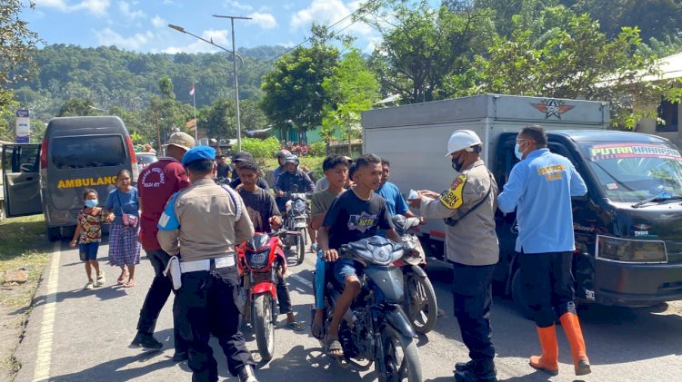 Polri Untuk Masyarakat :Tim Medis Polda NTT Tetap Siaga di Tengah Erupsi Gunung Lewotobi