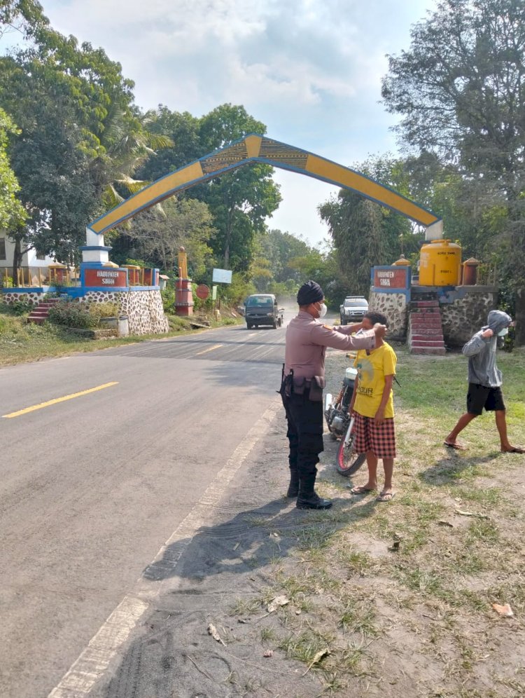 Polri Untuk Masyarakat: Polsek Waigete Polres Sikka Laksanakan Kegiatan Monitoring Pemantauan akibat Erupsi kemballi nya Gunung Lewotobi laki-laki di Wilayah Perbatasan Kab.Sikka dan Kab.Flotim