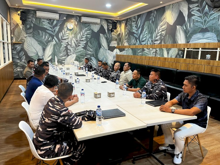 Sinergitas TNI-Polri dan Forkopimda, Kapolres Sikka Hadiri Makan Malam Bersama Danlantamal VII