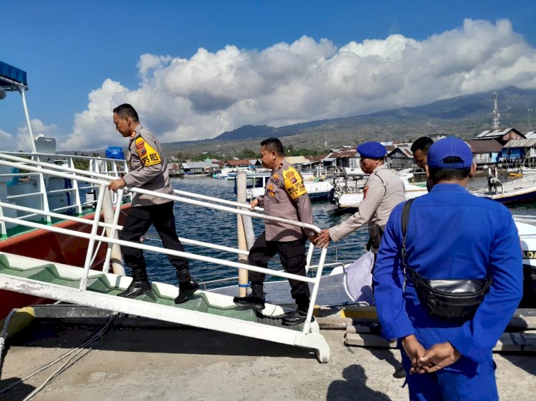 Kapolres Sikka Lakukan Kunjungan Kerja ke Sat Polairud, Tegaskan Disiplin dan Keselamatan Personel