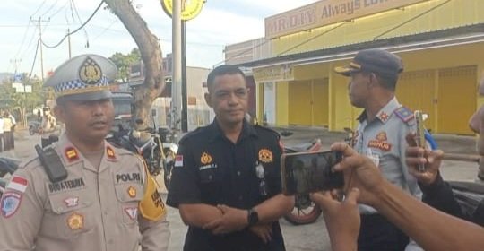 Langkah Tegas Dan Humanis : Personil Humas Polres Sikka Turun Langsung Memberikan Informasi Dan Edukasi Dalam Operasi Patuh Turangga 2025