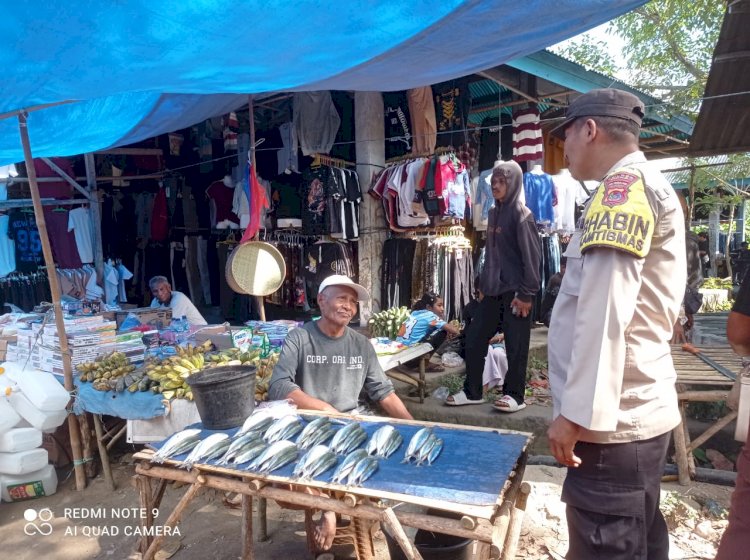 POLRI UNTUK MASYARAKAT: PENGAMANAN  PASAR LEKEBAI DAN PATROLI OLEH BHABINKAMTIBMAS