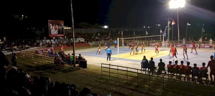 POLRI UNTUK MASYARAKAT : PERSONIL POLRES SIKKA LAKSANAKAN PENGAMANAN PERTANDINGAN BOLA VOLY TEKA IKU CUP DI LAPANGAN GELORA SAMADOR