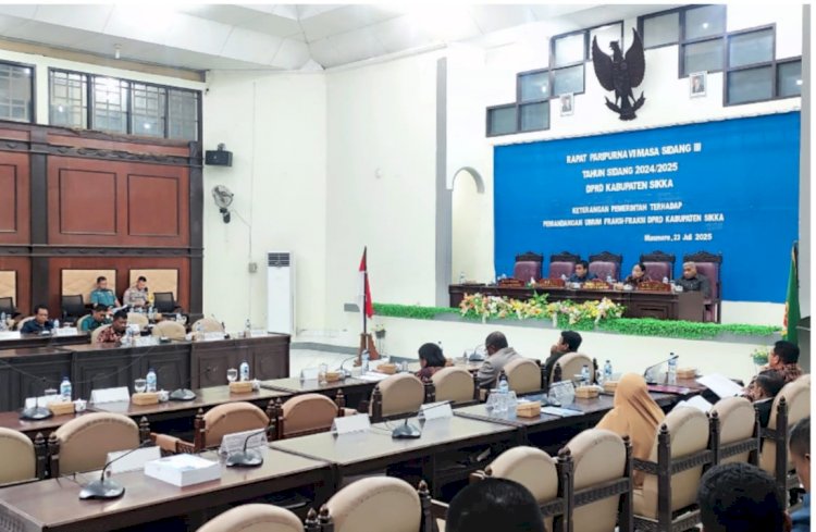 POLRI UNTUK MASYARAKAT : KABAGOPS POLRES SIKKA MENGIKUTI RAPAT PARIPURNA VII MASA SIDANG III TAHUN SIDANG 2024/2025 DPRD KAB. SIKKA