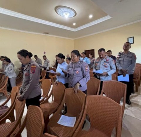 Membentuk Karakter Personil yang Berintegritas Dan Berlandaskan Nilai Spiritual: Personil Polres Sikka Laksanakan Bimbingan Rohani Dan Mental ( Binrohtal )