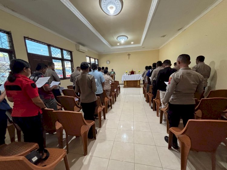 Membentuk Karakter Personil yangMeningkatkan Iman Dan Taqwa :  Wadah Gereja Oikumene Polres Sikka  Laksanakan Kegiatan Bimbingan Rohani Dan Mental ( Binrohtal )