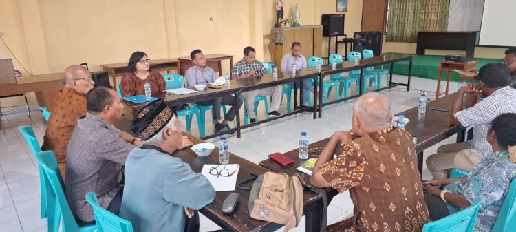 PERTEMUAN ANTARA PIHAK PT.KRISRAMA DAN PIHAK KOMNAS HAM DI PUSAT PASTORAL MAUMERE