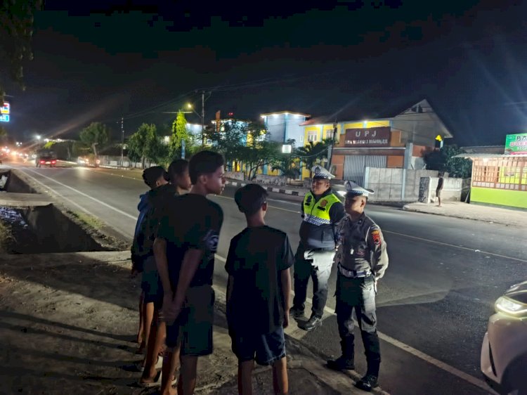 Polri Untuk Masyarakat : Satuan Lalulintas Polres Sikka Laksanakan Kegiatan Patroli Lampu Biru di Wilayah Hukum Polres Sikka