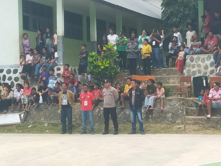 POLRI UNTUK MASYARAKAT: PERSONIL POLSEK PAGA POLRES SIKKA LAKSANAKAN PENGAMANAN KEGIATAN TURNAMEN FUTSAL MEGO WAWO CUP II