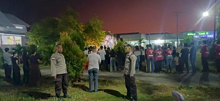 POLRI UNTUK MASYARAKAT : POLSEK KEWAPANTE LAKSANAKAN PENGAMANAN IBADAH MENGENANG ALM. PATER KLAUS NAUMANN, SVD DI WILAYAH POLSEK KEWAPANTE