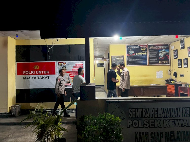 KAPOLRES SIKKA MENGUNJUNGI POLSEK KEWAPANTE UNTUK MEMASTIKAN KESIAP SIAGAAN PERSONIL