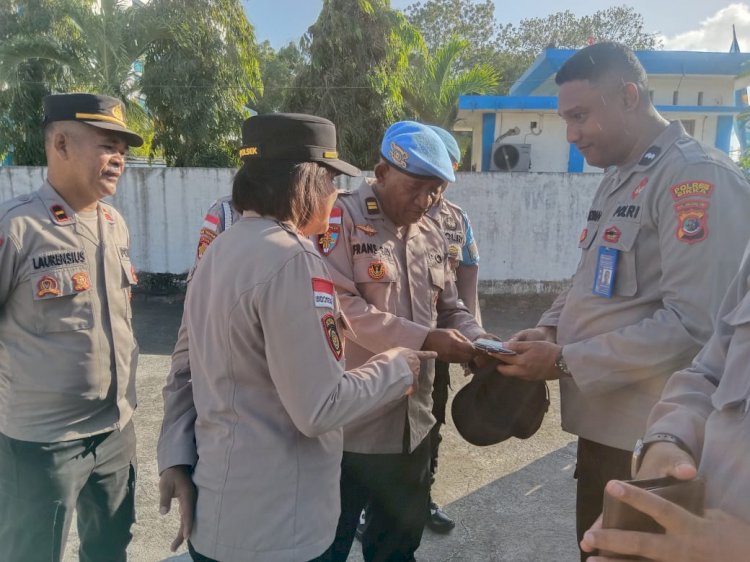“Tertib dan Disiplin : Personil Polsek Alok Bebas Pelanggaran dalam Pemeriksaan Propam”