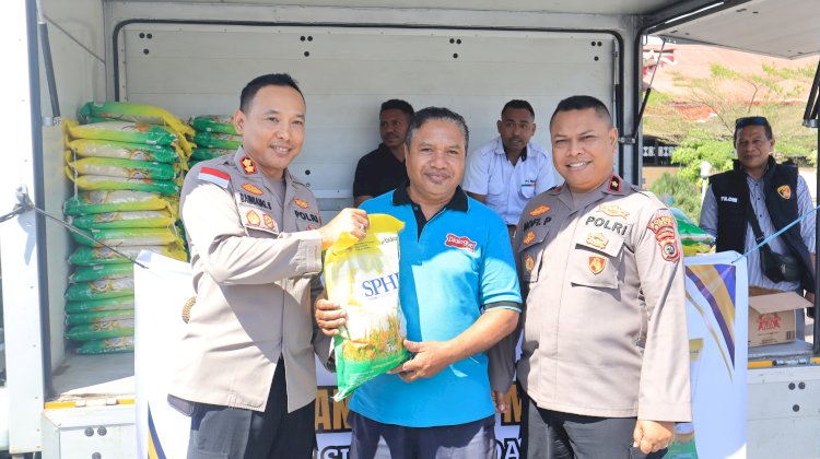 Kapolres Sikka Tinjau Gerakan Pangan Murah Bersama Perum Bulog Maumere di Mapolres Sikka