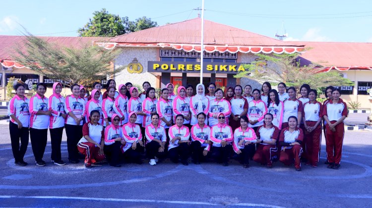 Jumat Sehat Polres Sikka: Kapolres & Bhayangkari Kompak Olahraga Bersama untuk Kebugaran dan Kebersamaan