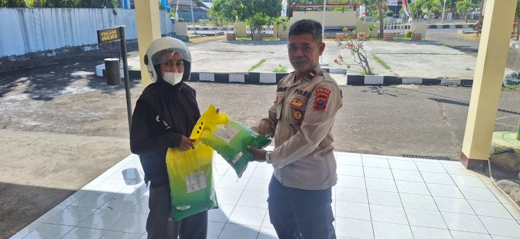 Polres Sikka Bersinergi dengan Bulog, Stabilkan Harga Pangan Lewat Operasi Pasar Murah”