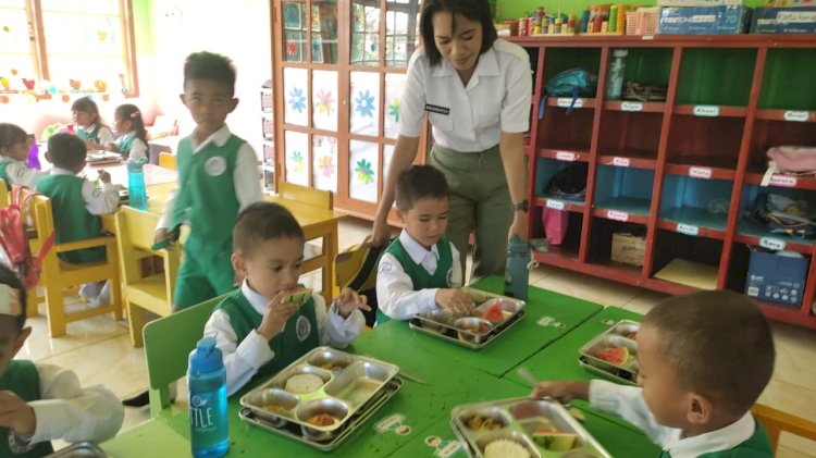 Empat Dapur SPPG Salurkan Makanan Bergizi untuk Ribuan Pelajar dan Posyandu di Kabupaten Sikka