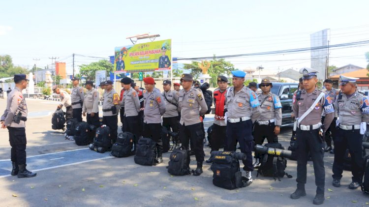 “Polres Sikka Polda NTT Berangkatkan 27 Personel BKO ke Nagekeo untuk Misi Kemanusiaan”