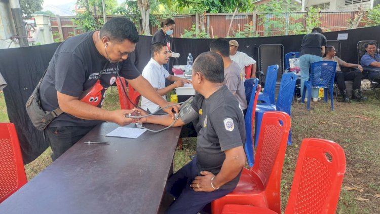 Aksi Kemanusiaan Polres Sikka Polda NTT, Donor Darah di HUT PMI ke-80