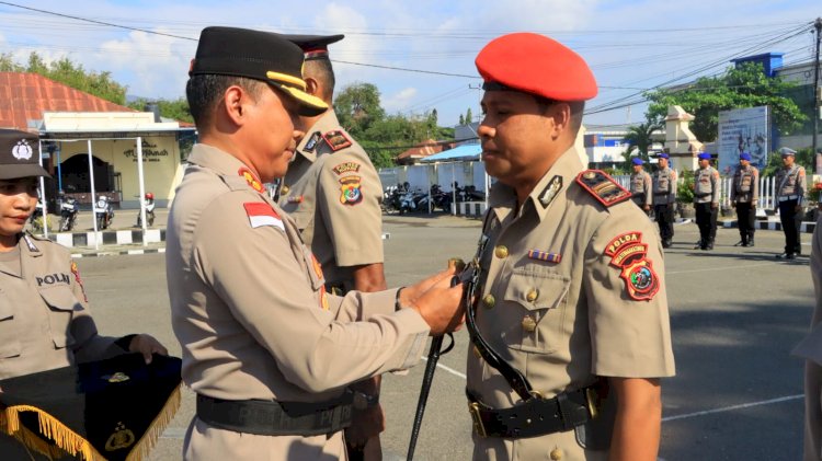Dinamika Organisasi: Sertijab Kasat Resnarkoba dan Pelantikan Kapolsek Kewapante di Polres Sikka Polda NTT