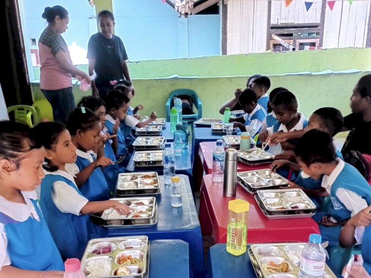 “Program Bergizi Gratis Sentuh 32 Sekolah, 2.379 Anak di Sikka Terjamin Asupan Gizi”