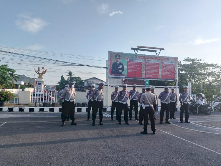 Satlantas Polres Sikka Polda NTT Gelar Apel Pagi dan Strong Point untuk Kelancaran Lalu Lintas