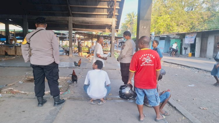 Tak Temukan Aktivitas Sabung Ayam, Polsek Alok Polres Sikka Polda NTT Tetap Perketat Patroli di Pasar Alok