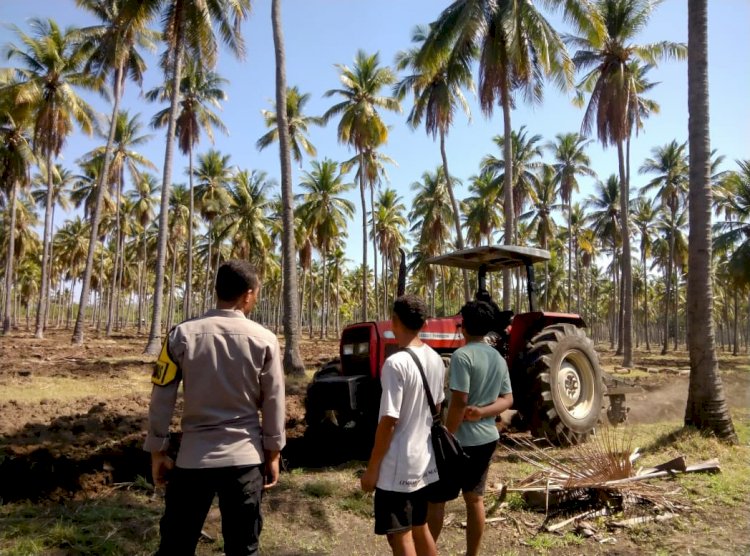 Sinergi Polisi dan Petani: Kelompok Tani KARITAS Mulai Garap Lahan Jagung Musim Hujan