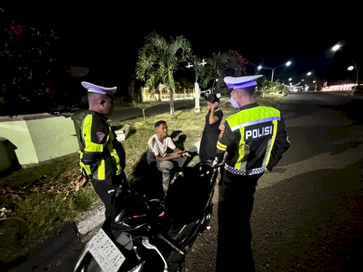 Patroli Lampu Biru Polres Sikka Polda NTT Ciptakan Kamseltibcarlantas Aman dan Kondusif